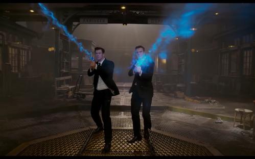 雷神转职业了?脱下神装,穿上西装跑遍世界追缉外星人