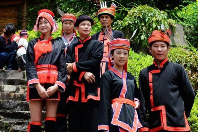 中国民族服饰文化艺术,墨西哥民族服饰和新疆民族服饰