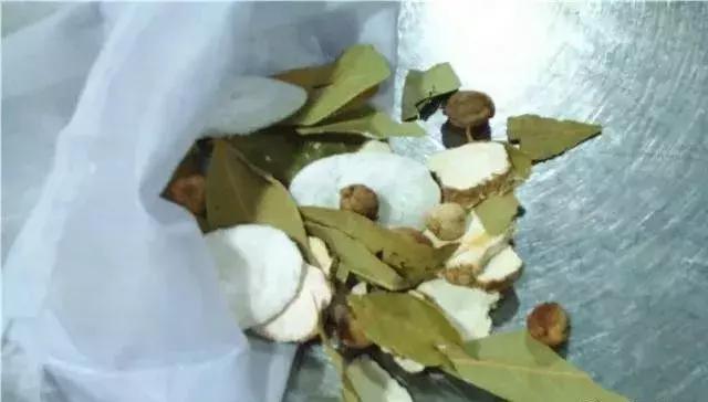 炖羊排骨怎么炖才好吃不膻,炖羊排除膻味的秘法