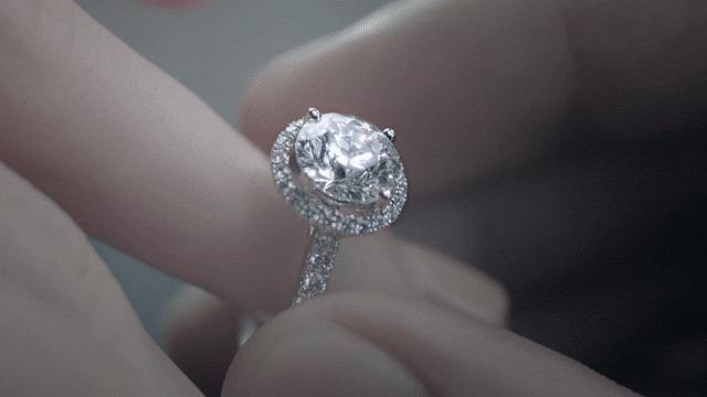 最美女人系列：疫情结束，春暖花开，我们就结婚吧