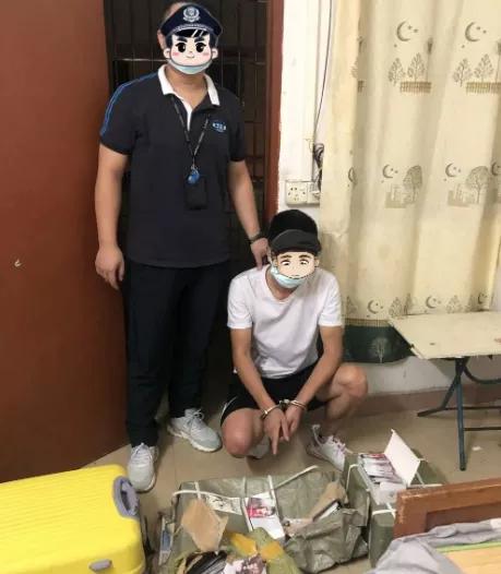 散发小黄卡5人被拘留,散发小卡片被警察抓