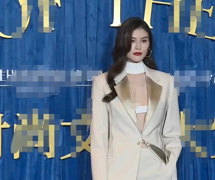 张雨绮惊艳了戛纳走秀,惊艳的张雨绮