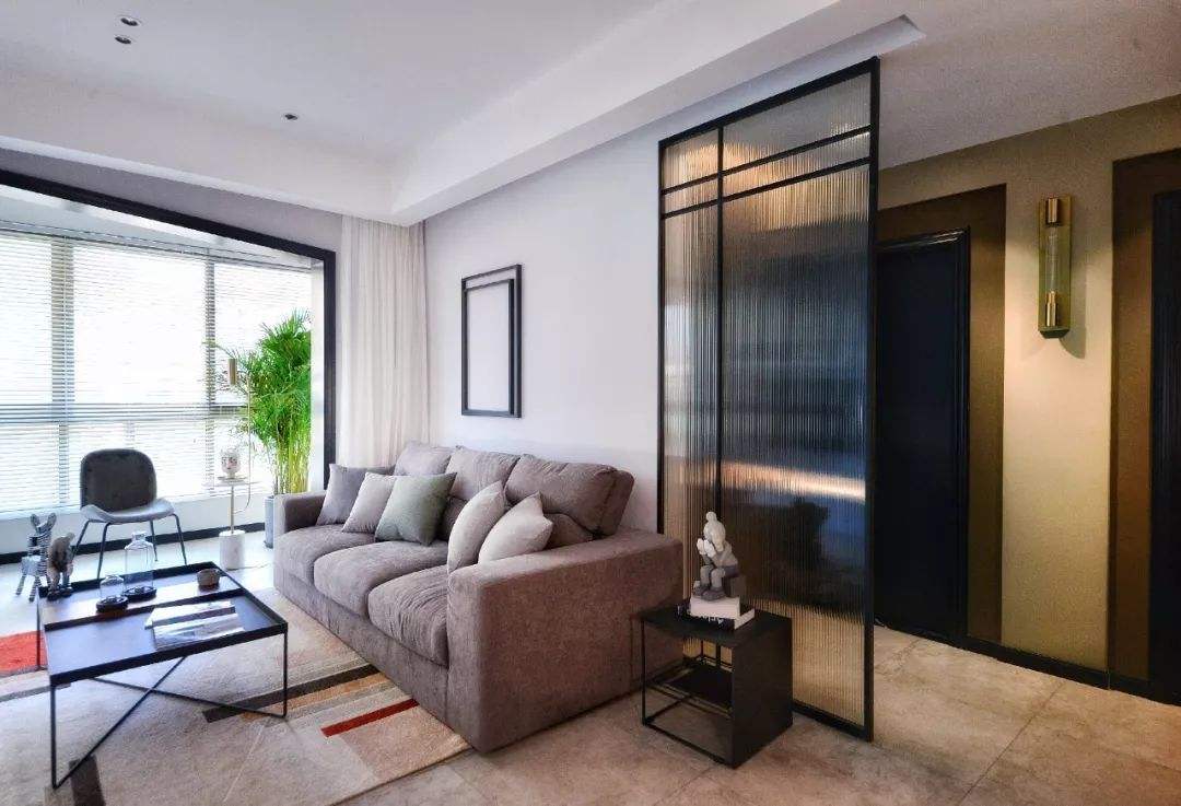 长虹玻璃做出来的阳台隔断效果,长虹玻璃嵌入墙体增加采光