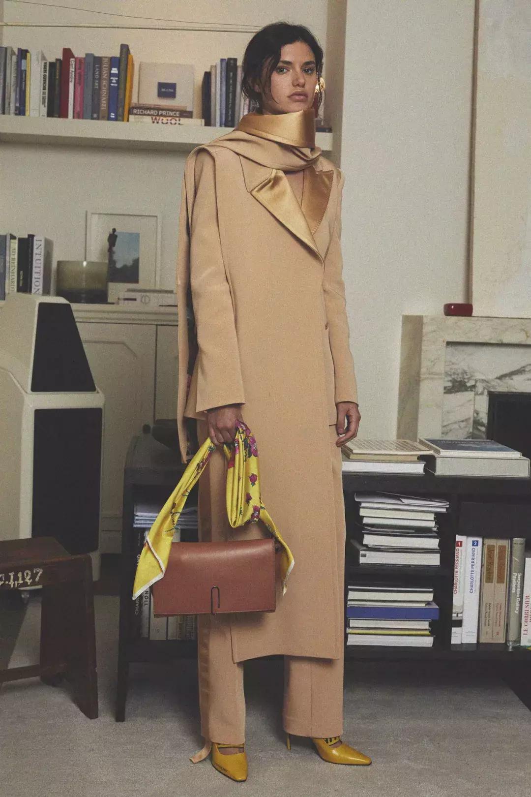 这个冬季时髦精都是这么穿大衣的,时髦的人喜欢这样穿