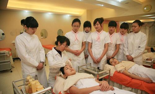 浙江中医药大学口腔医学就业前景,想报临床医学和口腔医学可选专业