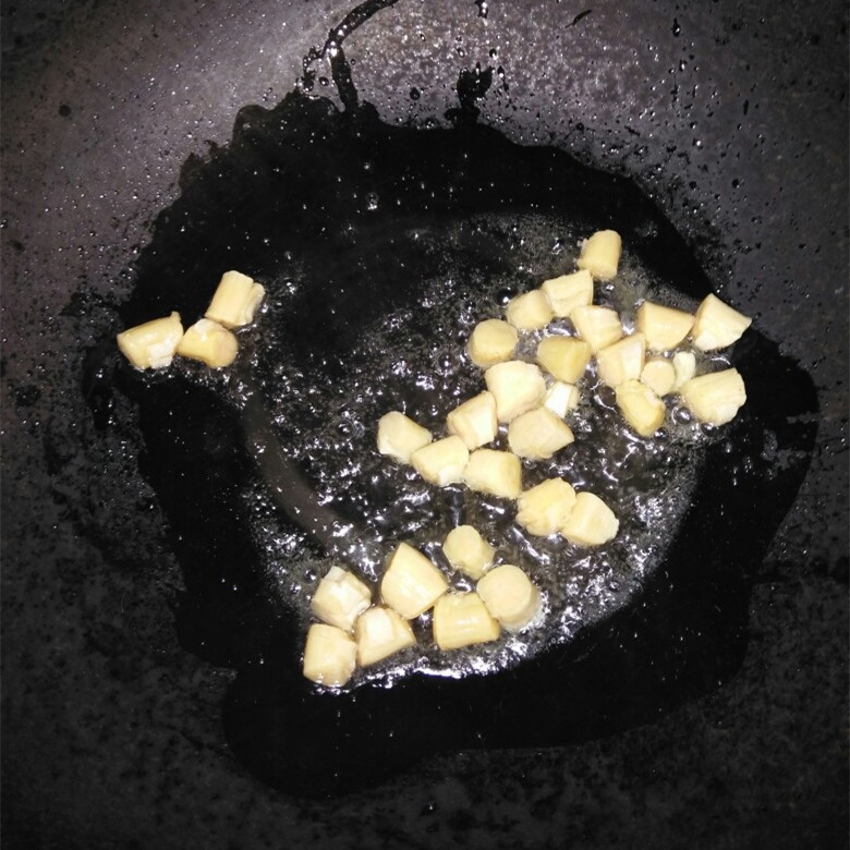 鱼胶干贝瘦肉白菜汤,干贝浓汤煮时蔬