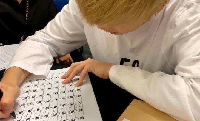 韩国男团姜丹尼尔,韩国姜丹尼尔和金炯秀