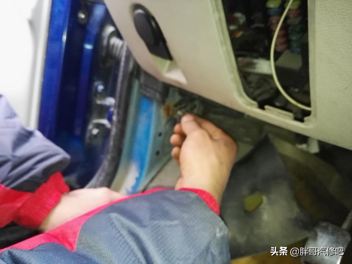 汽车玻璃升降器电机更换视频教程,汽车玻璃升降器上升时停顿