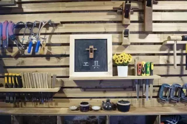 放弃世界顶尖银行工作,他回村当木匠,在废墟上盖出了爆美小院!