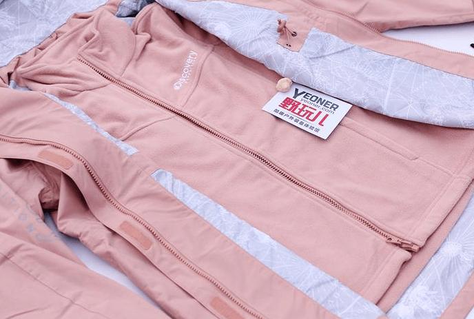 什么冲锋衣时尚好看,冲锋衣高级感秋冬时尚