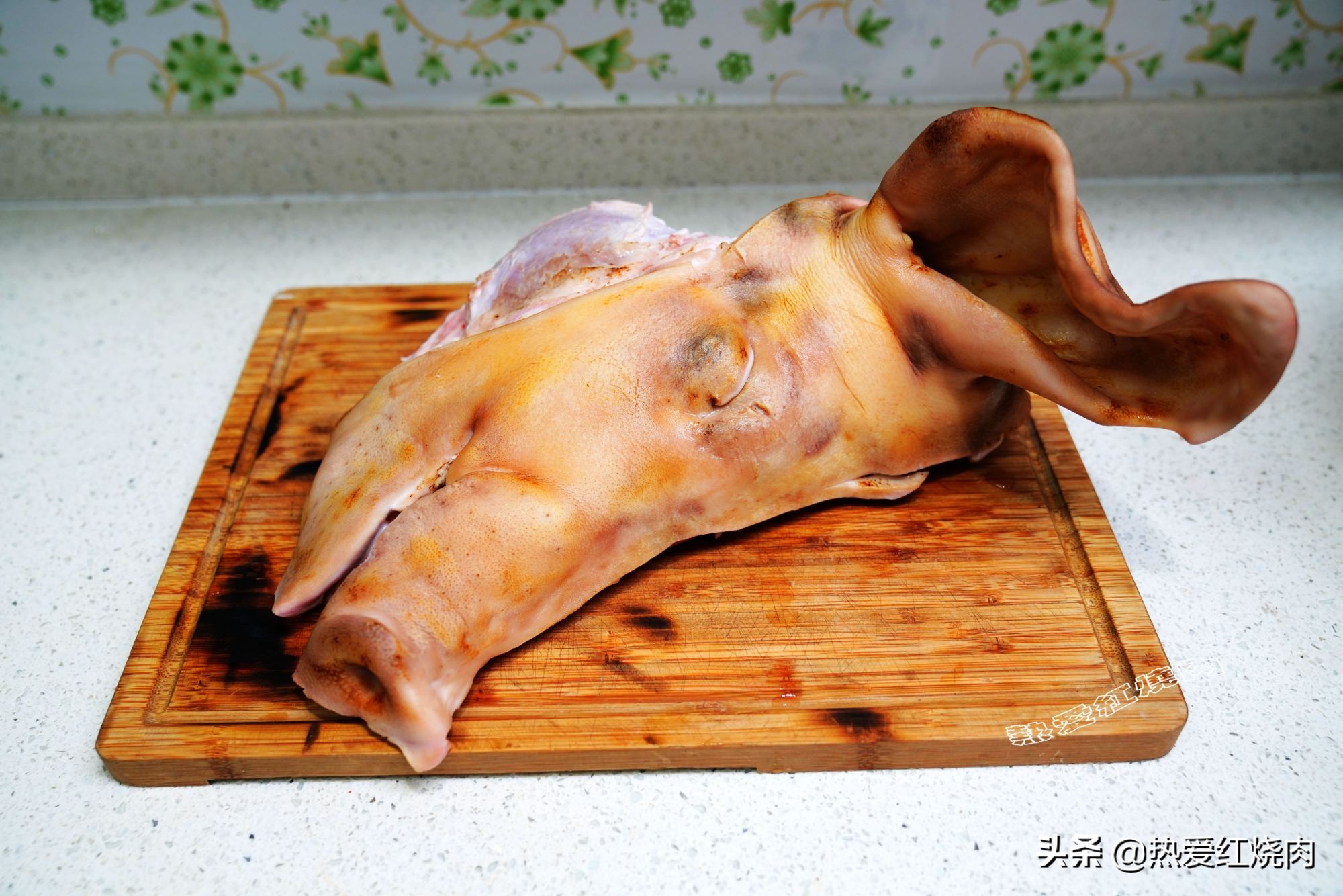 过年桌上的大猪头,过年的大猪头