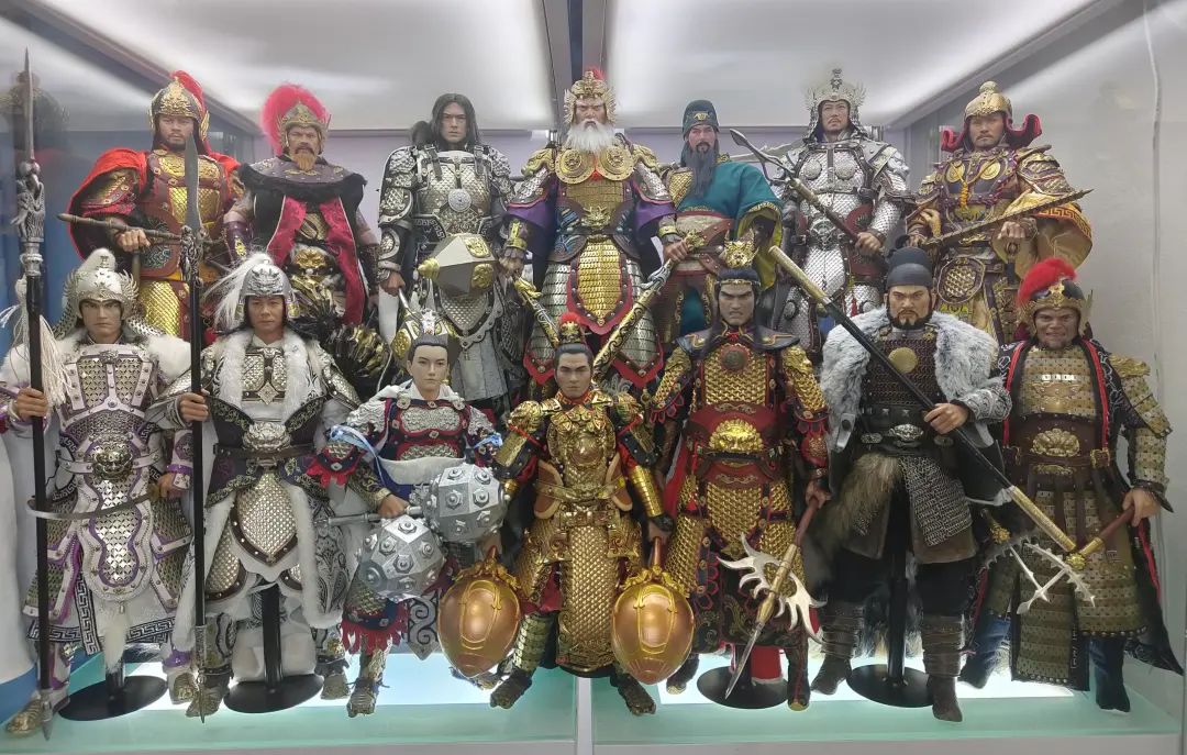 90鍚庡皬浼欐敼閫犲崈骞村竷鏂欏緛鏈嶅鍥戒汉,鍐呰挋灏忎紮鍋氱殑涓夊浗鎵嬪姙