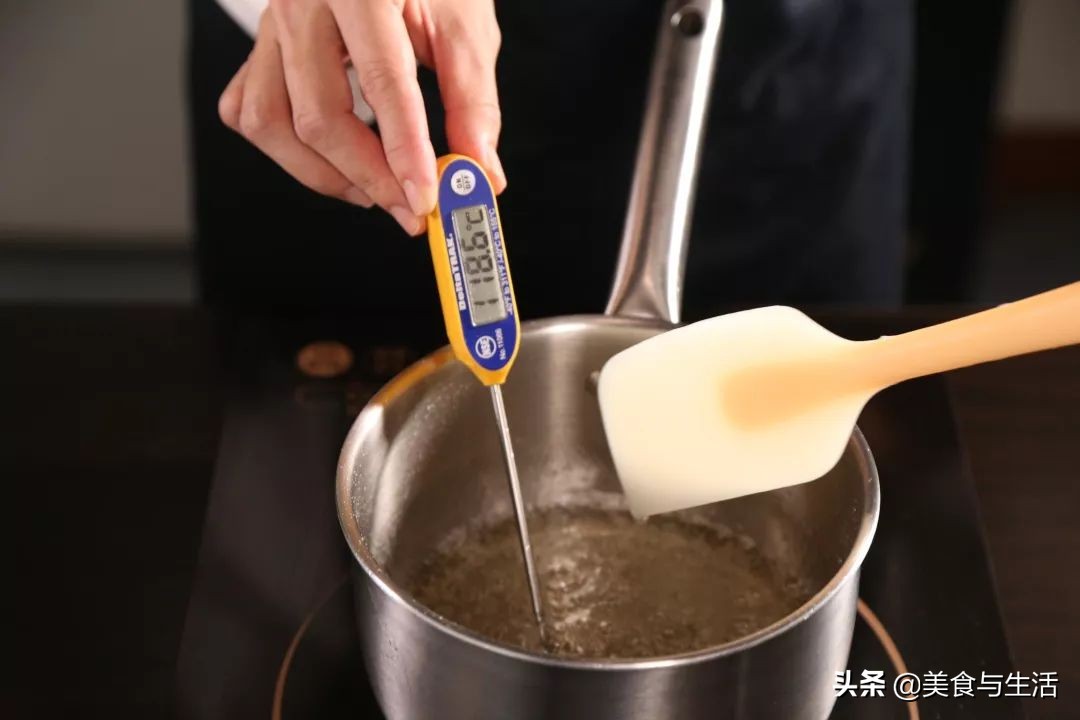 竟然比马卡龙还好吃?日本爆款小点心朗姆葡萄夹心饼干,超全配方