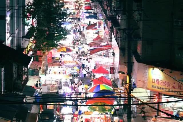 易中天讲武汉话的特殊含义,易中天学说武汉话