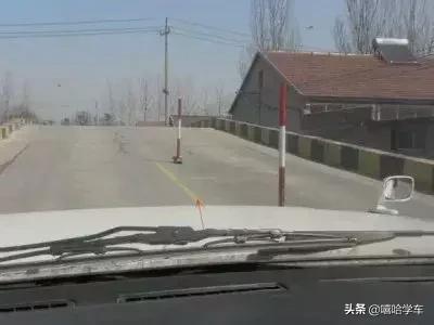 科目二倒车入库技巧现实版最有用,科目二正确的倒车入库方法
