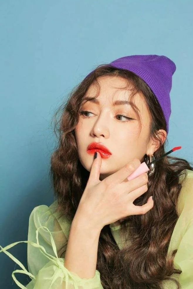 脸大的女孩适合什么发型显脸小,今年最火的3种发型减龄又好看