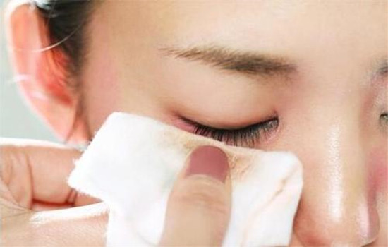 睫毛膏用卸妆湿巾怎么卸妆,睫毛膏好卸妆还是眼线好卸妆