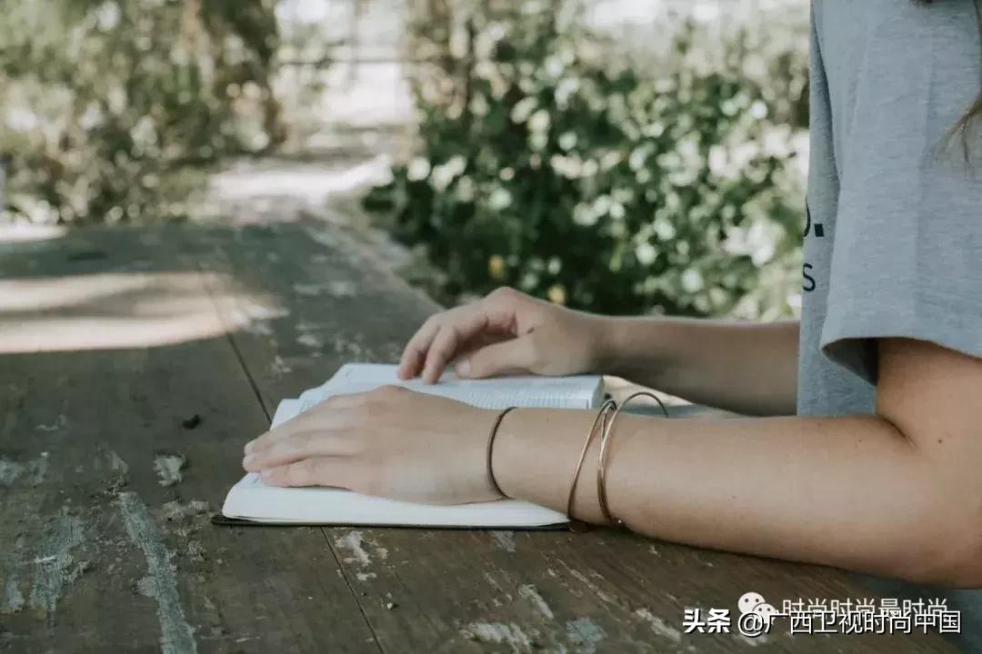 手镯是用石头搞出来的吗,手镯创造灵感