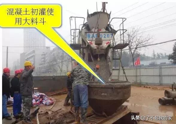 灌注桩钢筋笼卡住导管怎么办,打桩塌孔原因