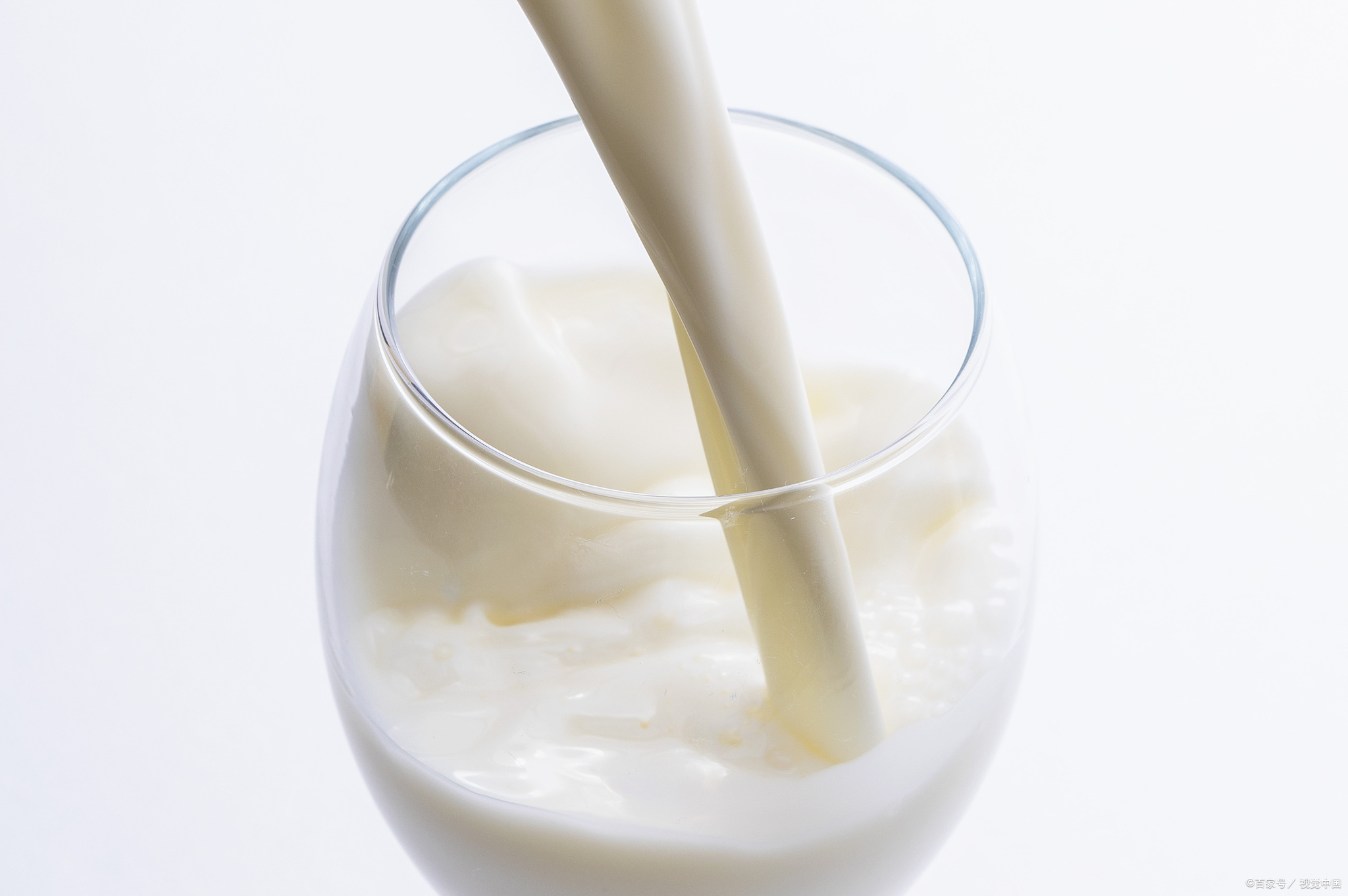 牛初乳和驼奶初乳哪个好,是牛初乳好还是驼初乳好