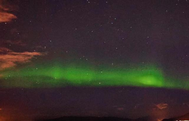 余霜冰岛,余霜冰岛极光