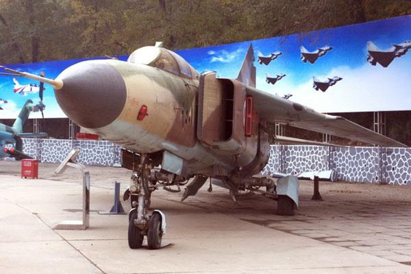 歼10是什么布局,歼10进气口为什么这么大