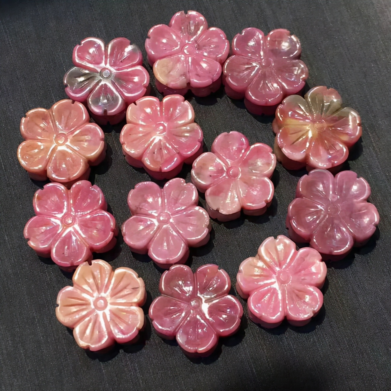 像午餐肉的宝石你没见过,却被梵克雅宝选中,粉嘟嘟的样子真讨喜