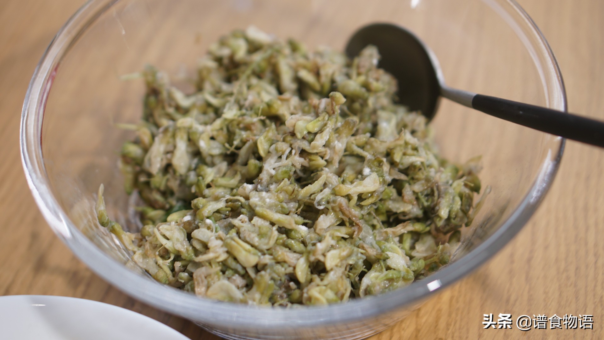 又是一年槐花季节槐花怎么吃好吃,好吃又清香的洋槐花