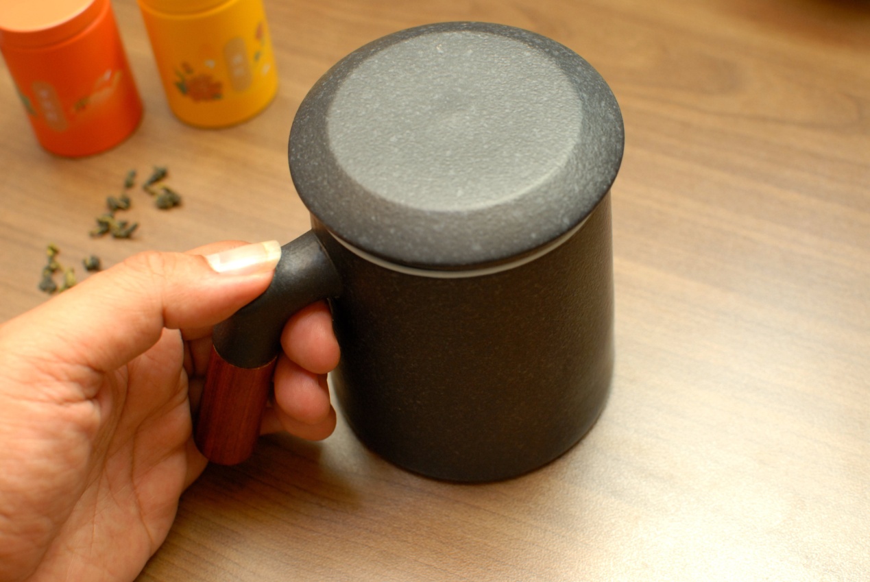 陶瓷泡茶杯茶水分离最新款,茶水分离泡茶杯陶瓷木柄