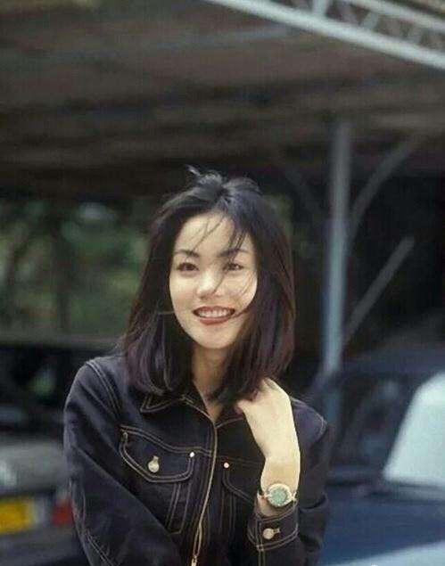 深扒*疆新**三宝情史，从影后到天后，从港圈到京圈，精彩曲折无止境