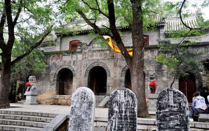 嵩山佛寺遍山坳：成千上百均有名