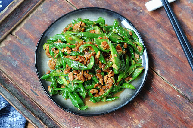 辣椒应该怎么炒才不辣,辣椒和小米辣怎么炒