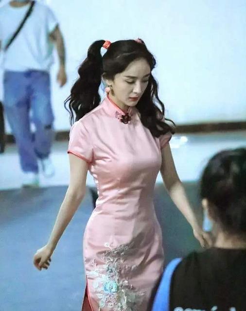 34岁杨幂终于挑战旗袍,杨幂旗袍秀身材写真照片