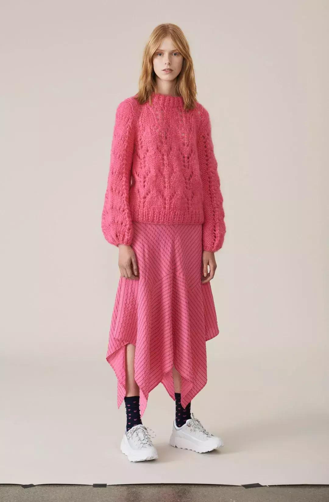 裙摆大衣怎么穿好看,大衣里面的裙子怎么穿