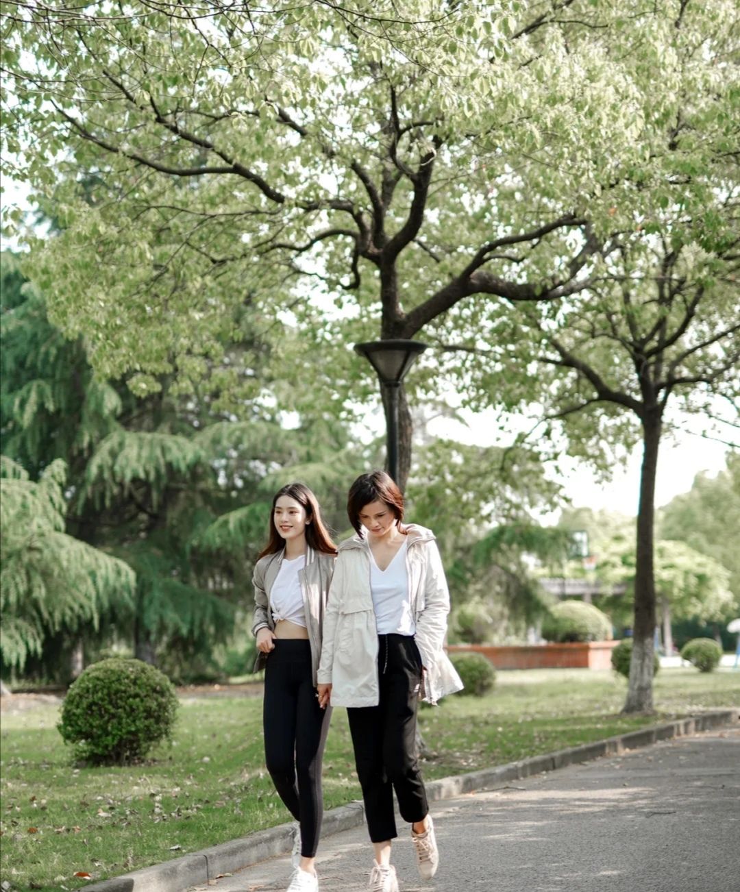 中老年妇女如何穿搭显年轻有气质,中老年气质优雅穿搭高级感