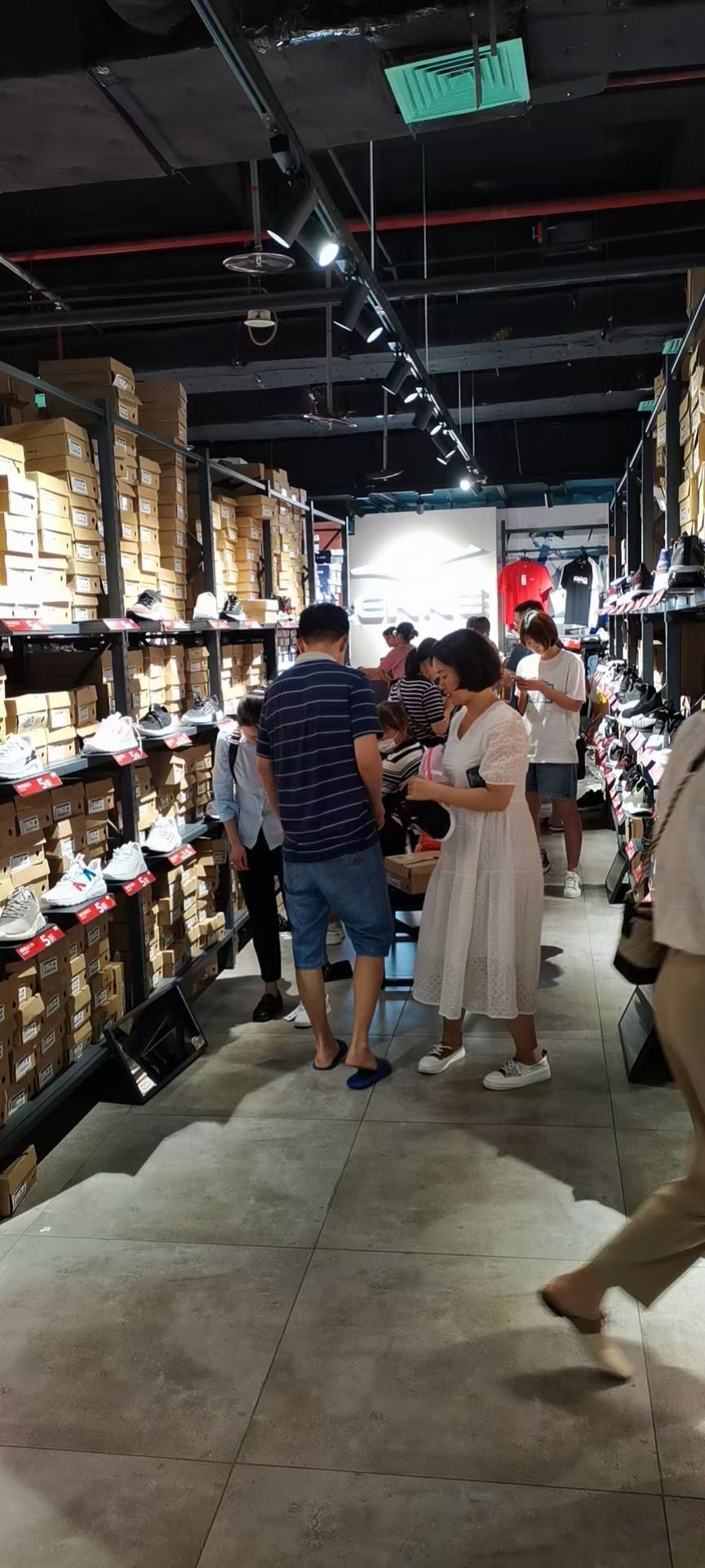 鸿星尔克背后运营,鸿星尔克借势