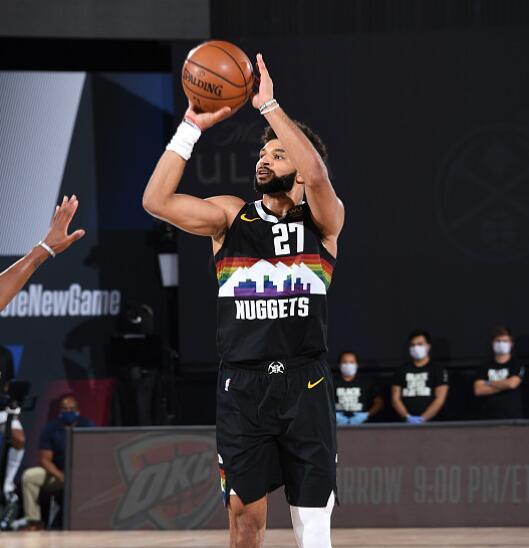 254分破詹皇纪录！7场大战狂刷神迹：两新星让乔丹库里成背景