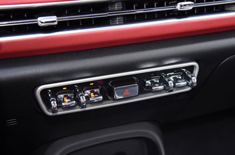 比亚迪元和欧拉好猫哪个值得买,比亚迪海豚和欧拉好猫性价比