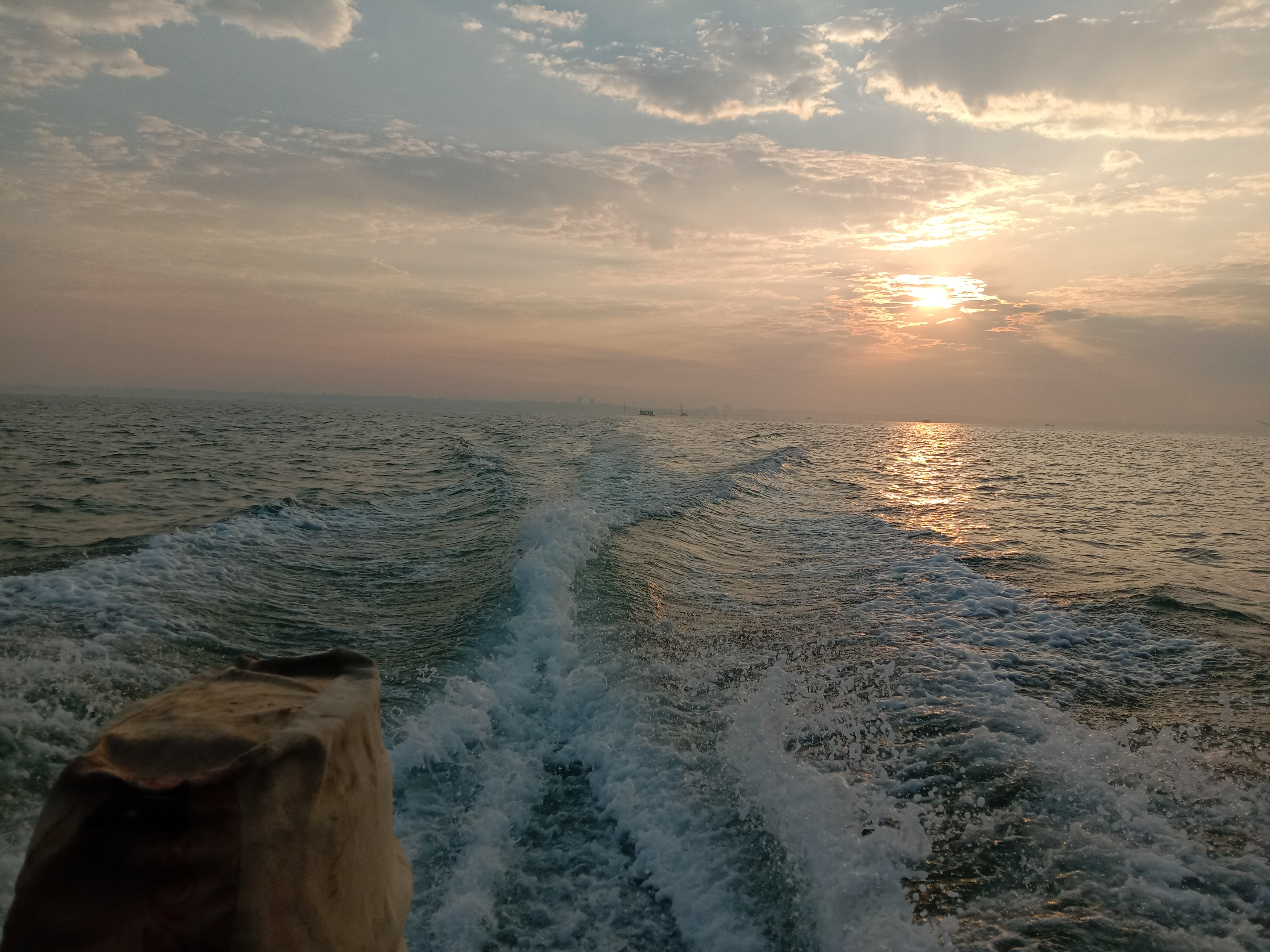 海钓有多大魅力？湛江钓鱼人自白，仙境中垂钓，探秘深海的密码