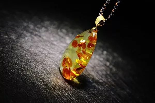 琥珀有机宝石魅力,琥珀有机宝石