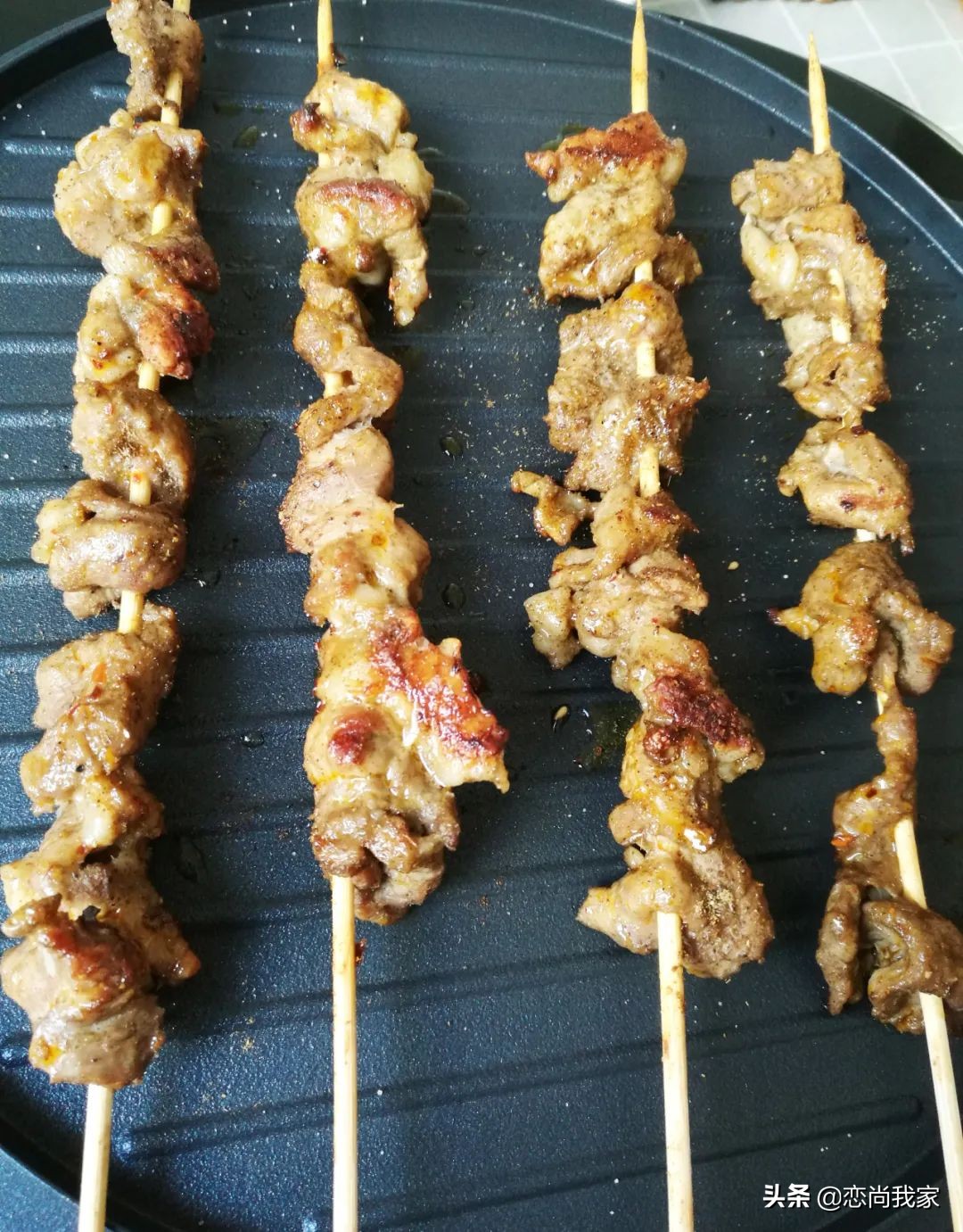 快过年了给家人做什么手工,在家烤羊肉串怎么做没有膻味儿