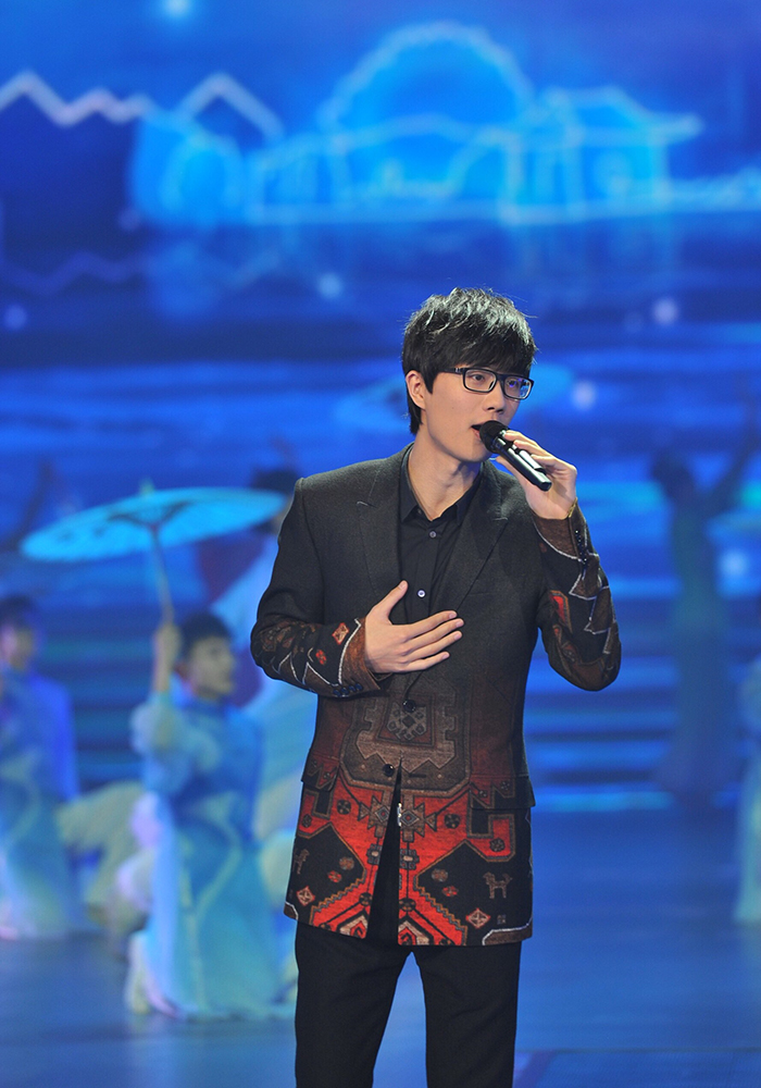 许嵩：“弃医从文”的音乐才子