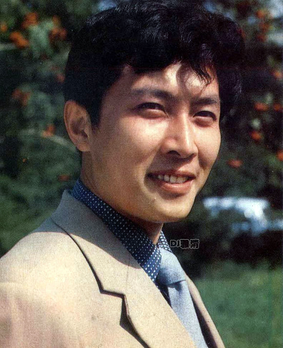 罕见老照片80年代男星,80岁老戏骨全部照片