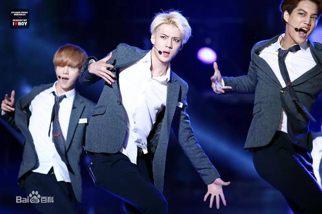 他是顶级男团门面，被称为爱豆中的贵族，却多次对女神公开示爱