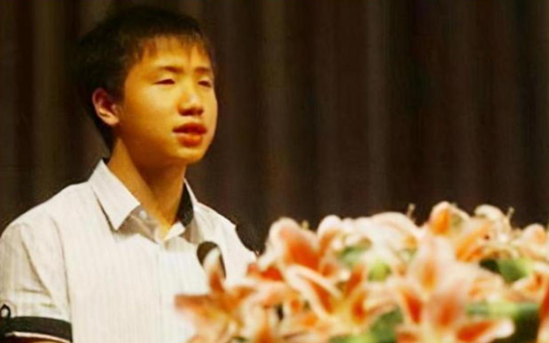 汶川地震救同学的英雄小男孩现状,汶川地震中救了多少人的小英雄