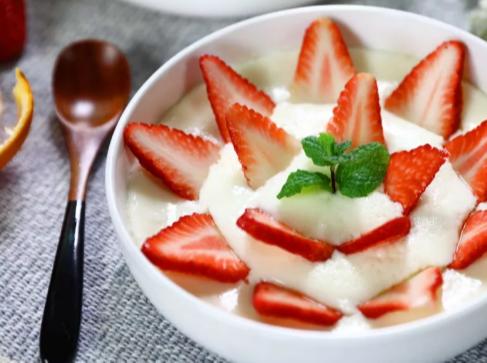 美食｜谁说甜品都很贵？8款高颜值低成本草莓甜品，一学就会