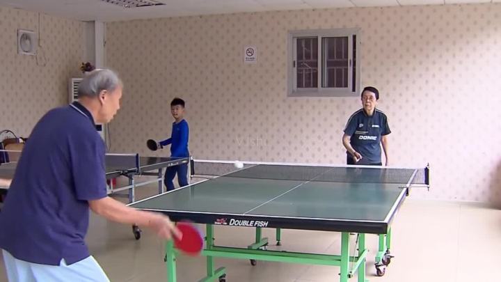 老年人打乒乓球的好处和坏处,60以上老人打乒乓球要注意事项