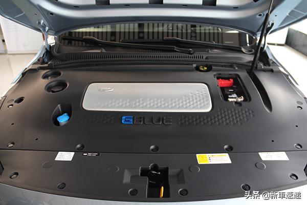 吉利几何a黑顶,吉利几何a黑色车顶加银色车身