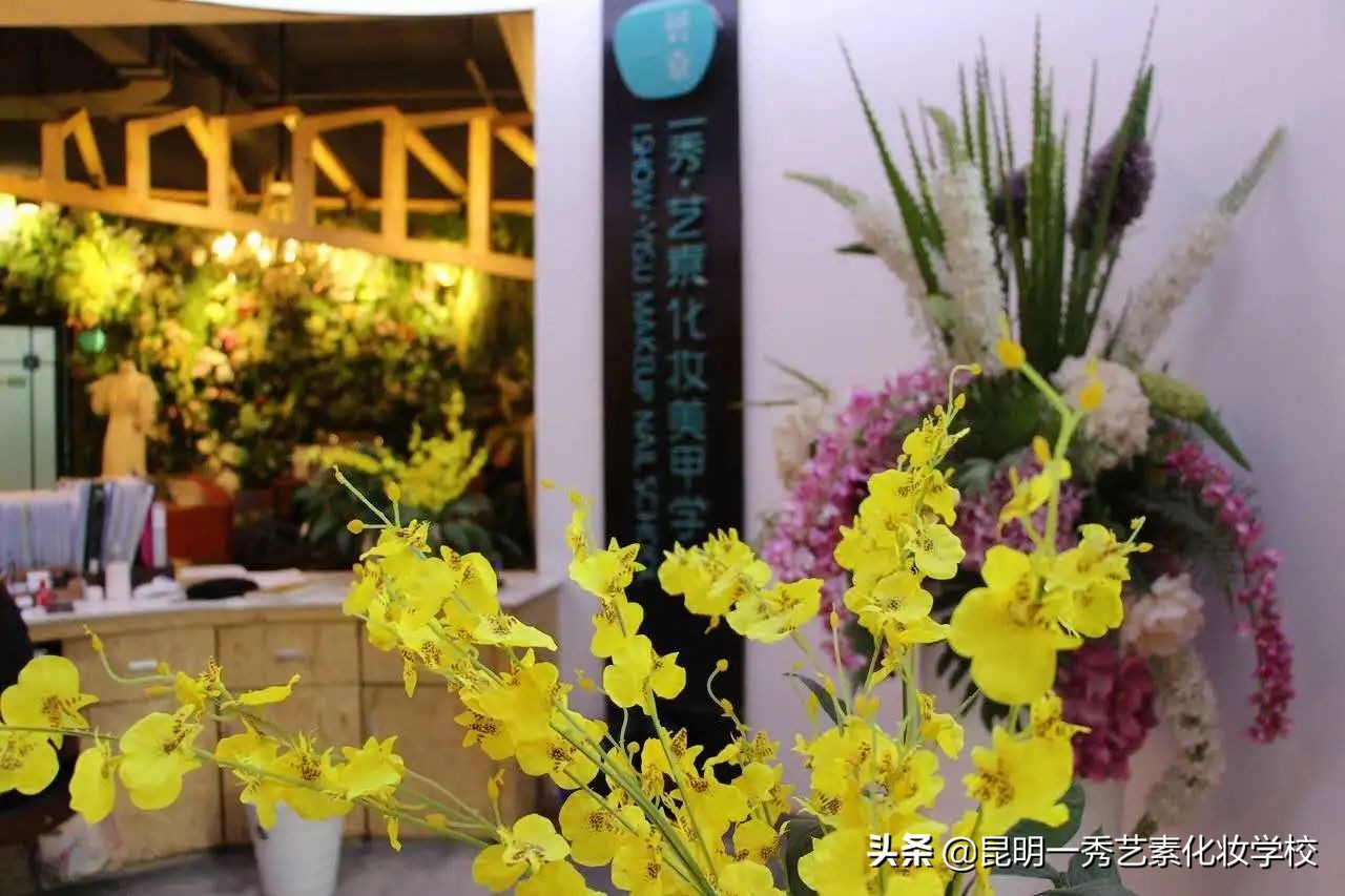 你眼里的化妆师和现实中的化妆师,化妆师的生活到底是怎样的