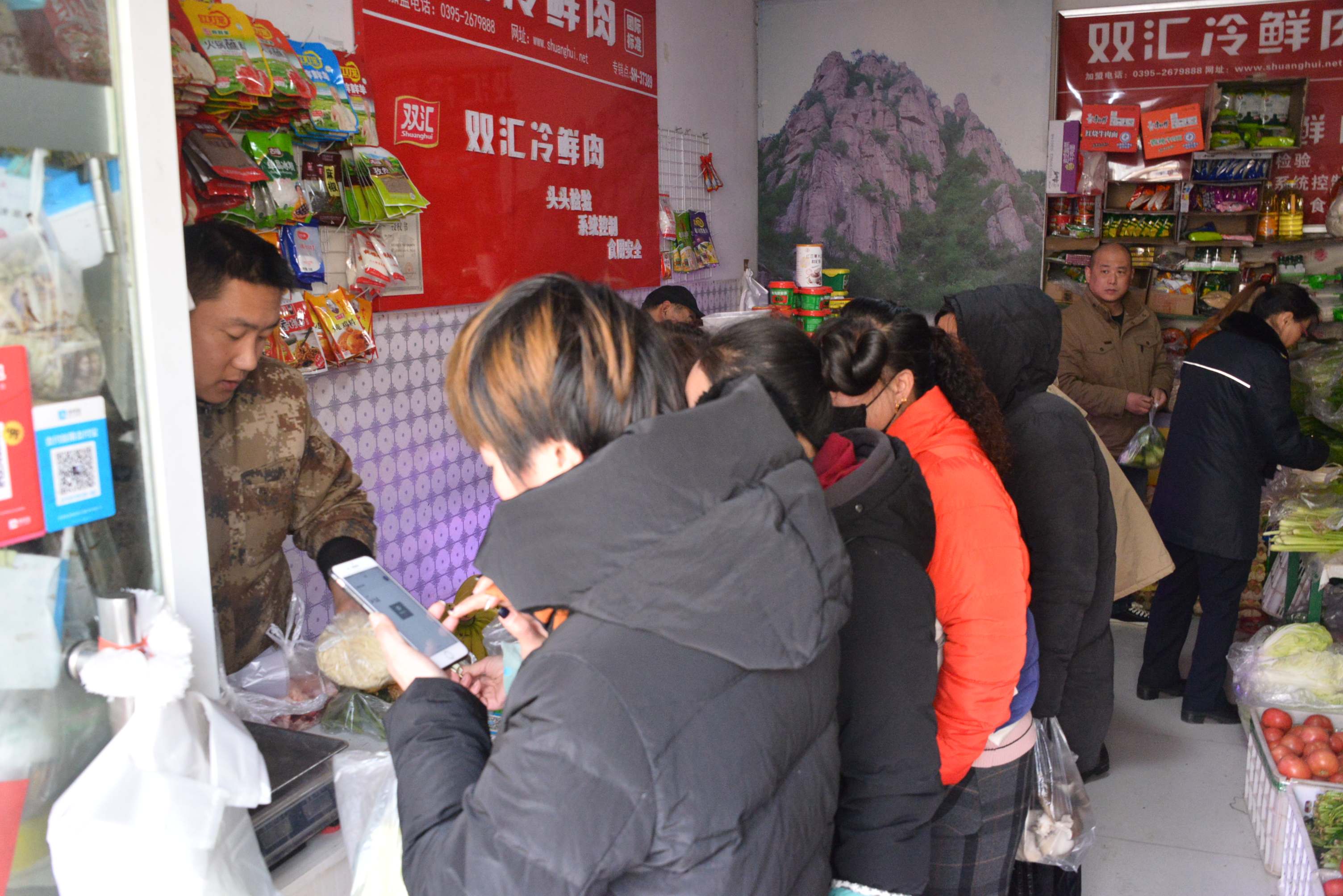 90后小伙创业开网店,90后创业小伙卖菜